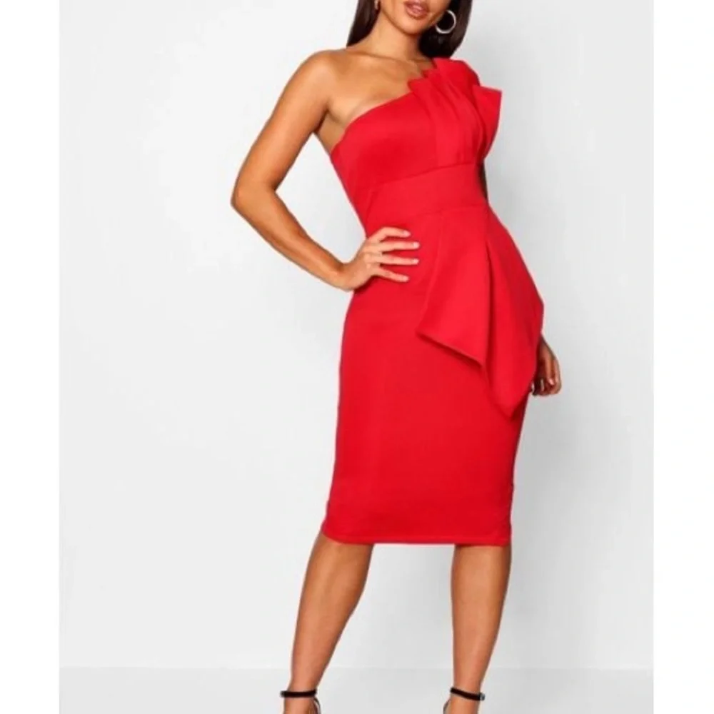 Boohoo Red Asymmetrical Peplum One Shoulder Dress - Picture 1 of 3